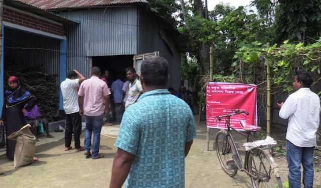 ডিলারের বাড়িতে বিতরণ হচ্ছে খাদ্যবান্ধবের চাল!
