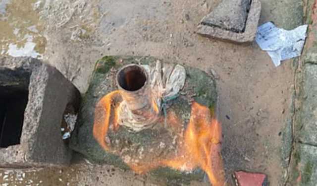 নেত্রকোনায় নলকূপের পাইপে জ্বলছে আগুন