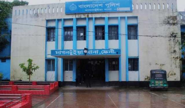ফেনীতে ঠিকাদারের বালু ভর্তি ট্রাক লুট, গ্রেপ্তার ১