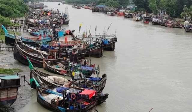 পাশ্ববর্তী দেশের জেলেদের আগ্রাসন বন্ধে ব্যবস্থা নেওয়ার দাবি