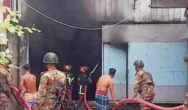 মানিকগঞ্জে প্লাস্টিক কারখানার আগুন, ৬০ কোটি টাকার ক্ষতি