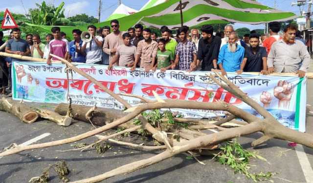 তৃতীয় দিনেও ফরিদপুরে সড়ক অবরোধ চলমান