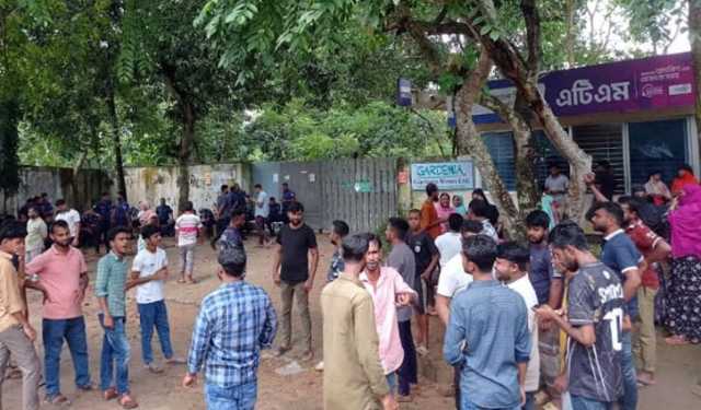 গাজীপুরে গার্ডেনিয়া ওয়ার্স কারখানায় শ্রমিক বিক্ষোভ