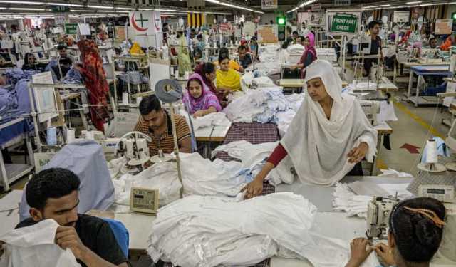 পোশাক কারখানায় নারী শ্রমিক: কাজে এগিয়ে থাকলেও নেতৃত্বে পিছিয়ে