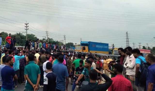 ঢাকা-টাঙ্গাইল মহাসড়ক অবরোধ করে সিএনজি চালকদের বিক্ষোভ
