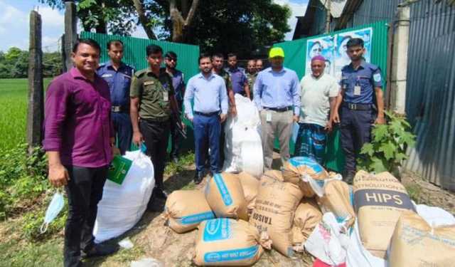 গাজীপুরে নিষিদ্ধ পলিথিন কারখানায় অভিযান