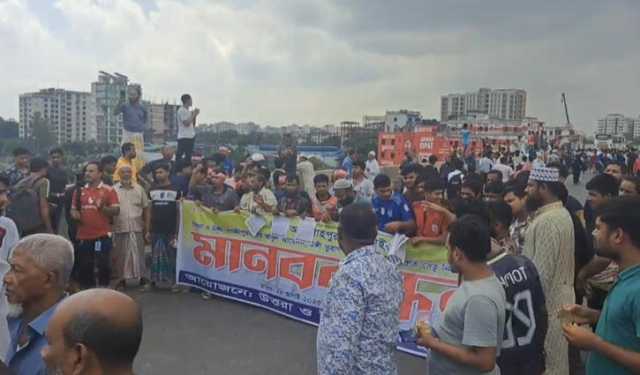 তুরাগ নদে সেতু নির্মাণের দাবিতে টঙ্গীতে সড়ক অবরোধ 