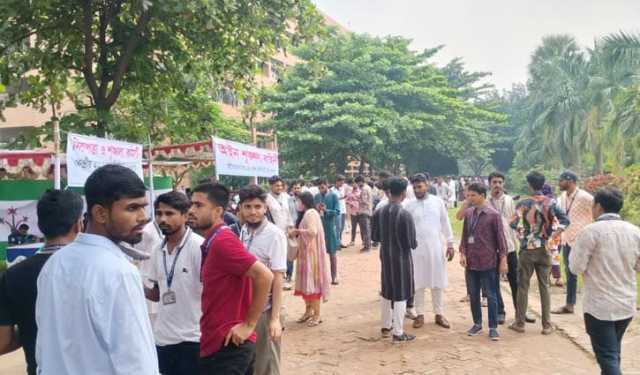 গকসু নির্বাচন: সকালেই ভোটারদের সরব উপস্থিতি