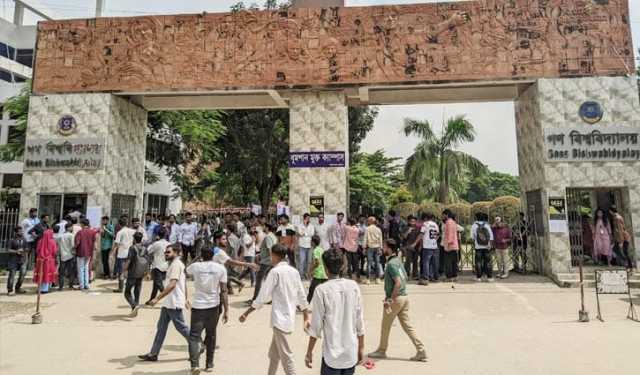 গকসু নির্বাচন: ভেতরে ভোটগ্রহণ, বাইরে বহিরাগতদের বিশৃঙ্খলা