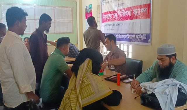 কাশিয়ানীতে দারিদ্র রোগীরা পেলেন বিনামূল্যে চক্ষু সেবা