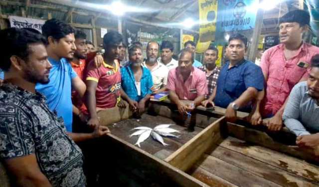 মেঘনায় ইলিশের দেখা নেই, বিপাকে অর্ধলক্ষাধিক জেলে পরিবার