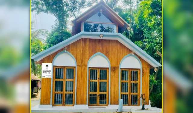 চাঁদপুরে নজড় কাড়ছে কাঠের তৈরি মসজিদ