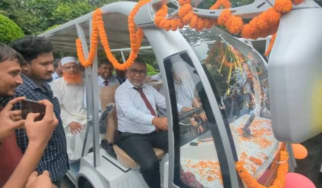 ইবিতে প্রথমবারের মতো যাত্রা শুরু বৈদ্যুতিক শাটলের 