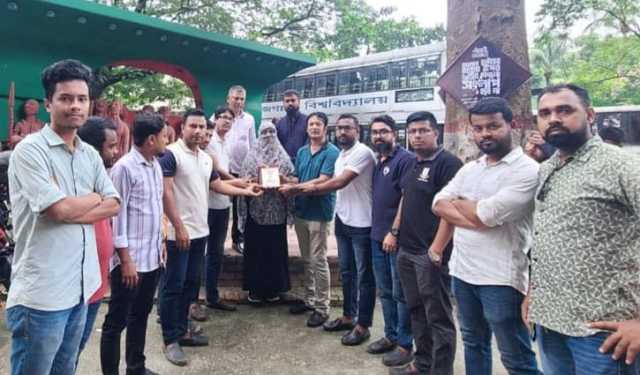 জবির শহীদ সাজিদের পরিবারকে উপহার সামগ্রী দিল তারেক রহমান
