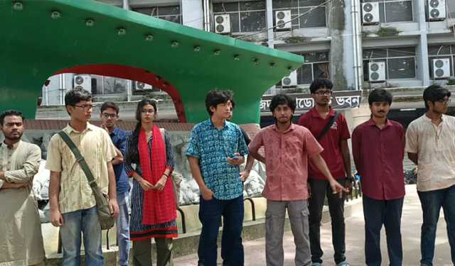 নীলফামারীতে শ্রমিক হত্যার প্রতিবাদ জবিতে বিক্ষোভ