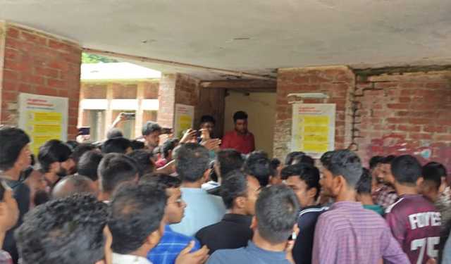 জাবিতে হল কমিটি নিয়ে ছাত্রদলের দুই পক্ষের মধ্যে উত্তেজনা