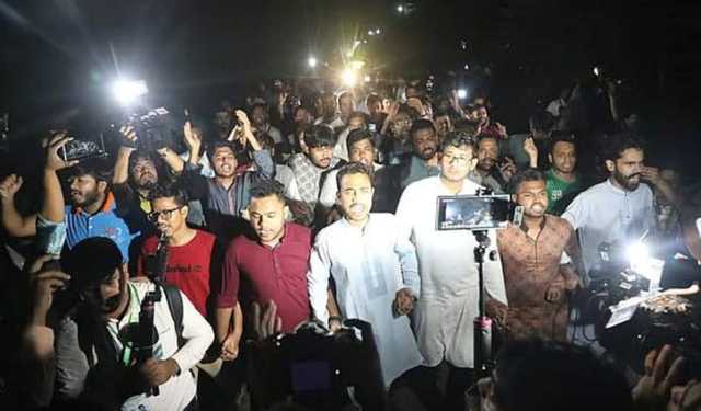 জাকসু নির্বাচন: ‘বয়কট বয়কট’ স্লোগানে শাখা ছাত্রদলের বিক্ষোভ