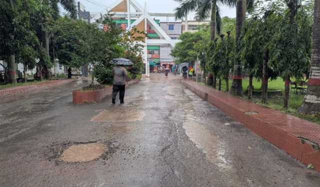 যবিপ্রবির সড়কে বেহাল দশা, দুর্ভোগ চরমে