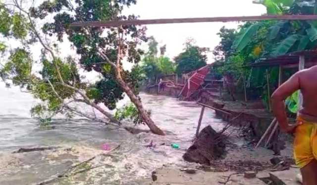 ২৫ ঘর যমুনায় বিলীন, হুমকিতে শিক্ষা প্রতিষ্ঠান