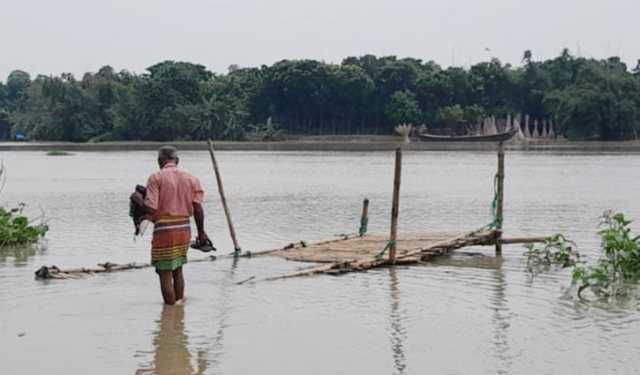 কুষ্টিয়ায় পদ্মার পানি কমলেও দুর্ভোগে হাজারো মানুষ