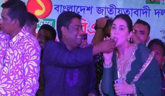 বিদ্যালয়ের ক্লাস-পরীক্ষা চালু রেখেই ভূরিভোজের আয়োজন, ছিলেন অপু বিশ্বাস