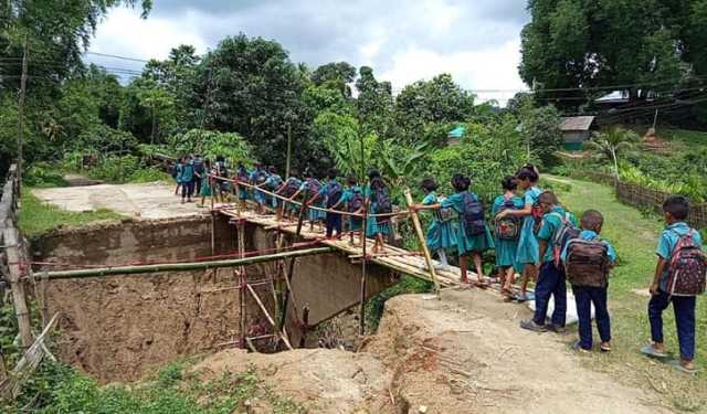 খাগড়াছড়িতে ৮ গ্রামের হাজারো মানুষের দুর্ভোগ এক সেতুতে