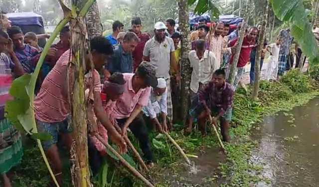 জলাবদ্ধতা নিরসনে গৌরীপুরে বিএনপির উদ্যোগে খাল পুনঃখনন