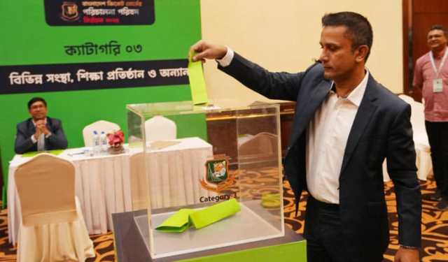 পরিচালক হলেন পাইলট