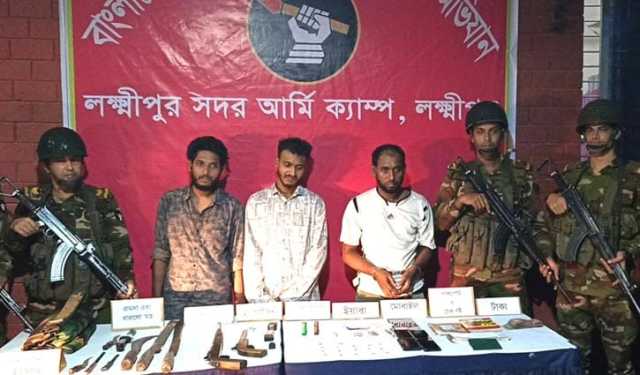 লক্ষ্মীপুরে আগ্নেয়াস্ত্র ও ইয়াবাসহ আটক ৩ 