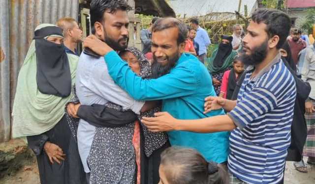 ঘরে ৭টি লাশ, পাশে শুয়ে বৃদ্ধ বাবা