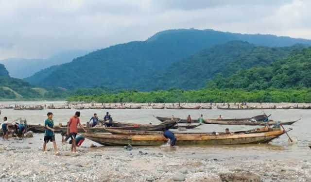 অবাধ লুটপাটে পাথররাজ্য এখন ধুধু বালুর মাঠ