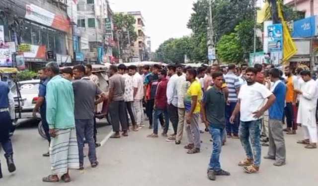 ৮ ঘণ্টা পর পাবনায় পরিবহন ধর্মঘট প্রত্যাহার