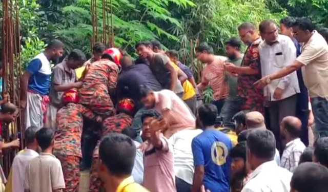 পাবনায় সেপটিক ট্যাংকে আটকা পড়ে ২ শ্রমিকের মৃত্যু
