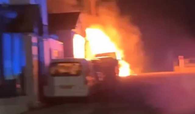 যুক্তরাজ্যে রাতের বেলায় মসজিদে ঢুকে আগুন দিল দুর্বৃত্তরা