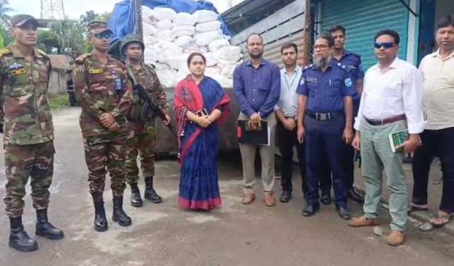 শরীয়তপুরে ৩ হাজার কেজি অবৈধ পলিথিন জব্দ