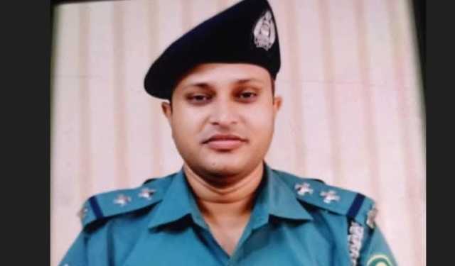 চট্টগ্রামে এসআইকে কুপিয়ে আহত, আটক ১৮