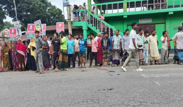 ভাঙ্গায় সড়কের পাশে আন্দোলনকারীদের অবস্থান, যান চলাচল স্বাভাবিক