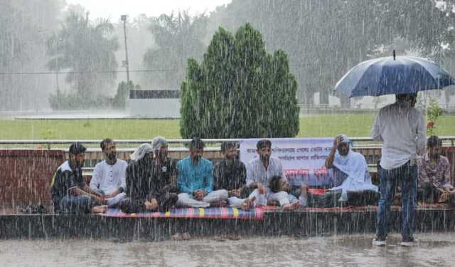 রাবিতে পোষ্য কোটা পুনর্বহাল: জোহায় অনশন, জুবেরীতে অবস্থান শিক্ষার