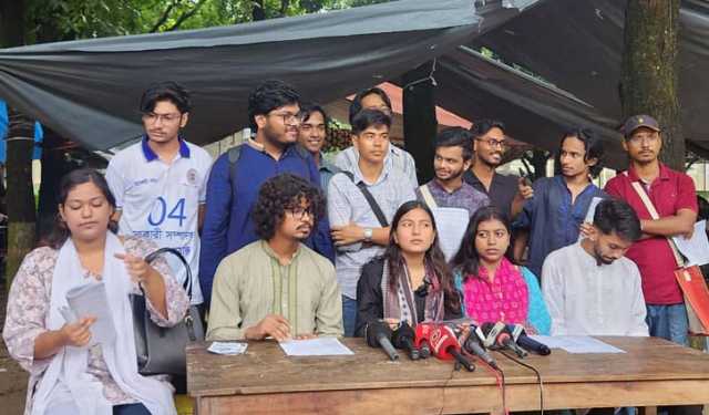 রাকসু: ‘সর্বজনীন শিক্ষার্থী সংসদ’ প্যানেলের ১২ দফা ইশতেহার