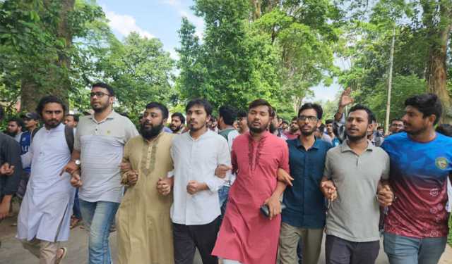 রাকসু নির্বাচন: শিক্ষার্থীদের ক্ষোভের মুখে আবারো তারিখ পরিবর্তন