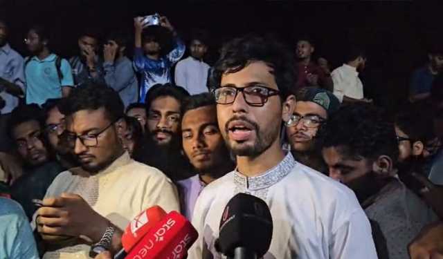 রাকসুু ভোট পেছানোয় ক্ষুব্ধ শিবির, স্লোগানে উত্তাল রাতের ক্যাম্পাস
