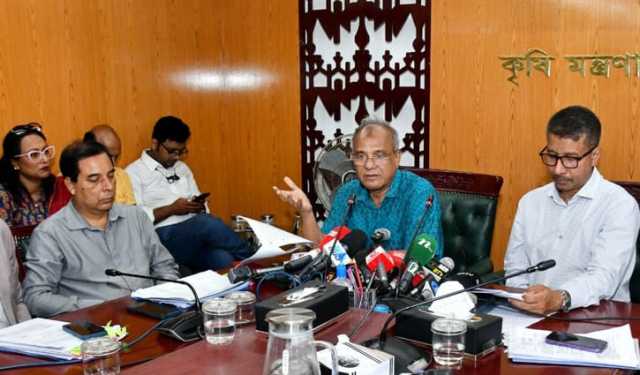 ফসলি জমি নষ্ট করা যাবে না: কৃষি উপদেষ্টা