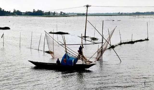 নদী ইজারা দিলো মসজিদ কমিটি, শঙ্কায় জেলেরা