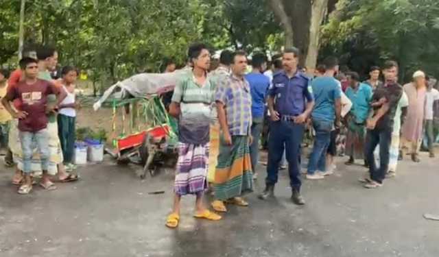 নাটোরে বাসের ধাক্কায় অটোরিশার ৩ যাত্রী নিহত