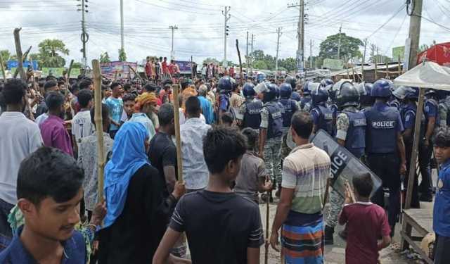 ফরিদপুরে সড়ক অবরোধ করলেন আন্দোলনকারীরা