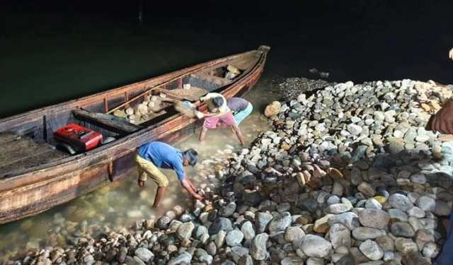 সিলেটে লুট হওয়া পাথর উদ্ধারে রাতভর অভিযান 