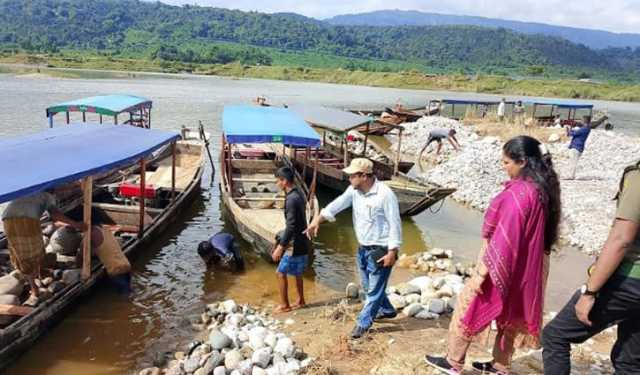 সিলেটে ৩৫ হাজার ঘনফুট পাথর উদ্ধার, ৭০ ট্রাক জব্দ