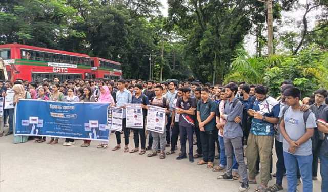 ৩ দফা দাবিতে শাবিপ্রবি প্রকৌশলী শিক্ষার্থীদের বিক্ষোভ
