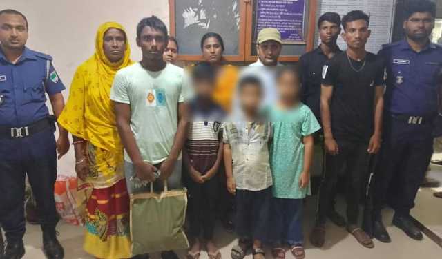 সাতক্ষীরা সীমান্তে ১০ বাংলাদেশিকে হস্তান্তর করল বিএসএফ