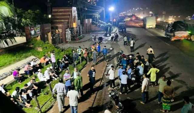 গভীর রাতে জাবির বিভিন্ন গেটে ৫ শতাধিক শিবির সমর্থকের অবস্থান